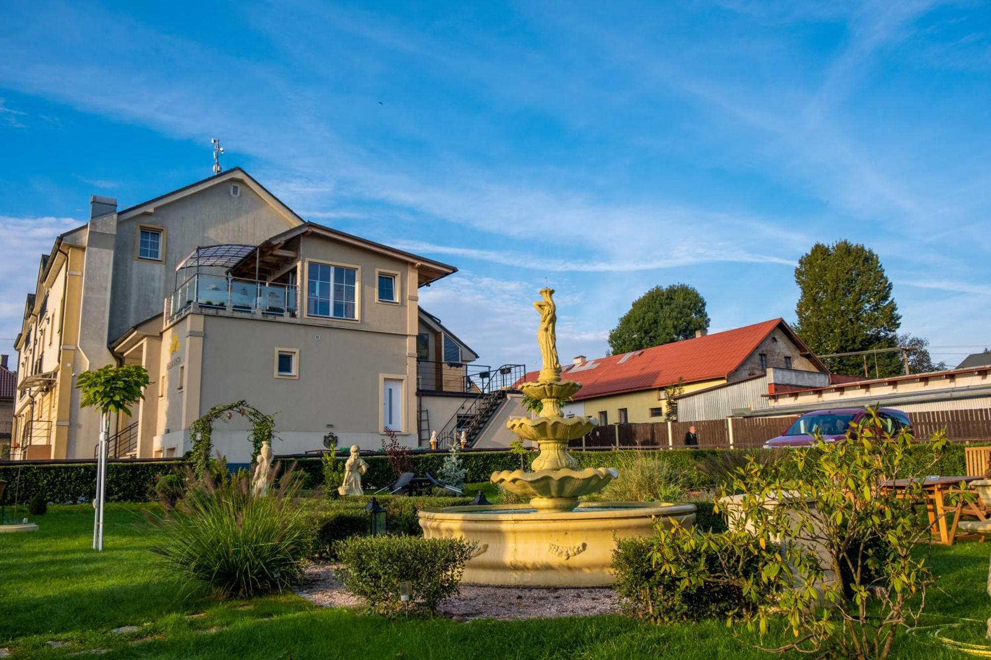 Hotel Tommy Wellness & Spa Náchod Εξωτερικό φωτογραφία